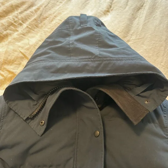 Canada Goose Shelburne Parka, Navy, size L, no fur trim, excellent condition - Picture 8 of 10